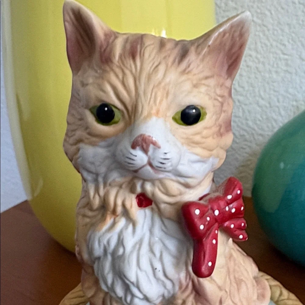 Vintage Interpur Ceramic Music Box Cat In Basket - Plays Talk To The Animals